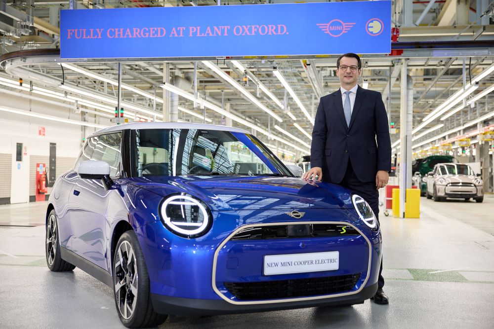 Dr Milan Nedeljkovi stands beside a blue mini inside the Oxford production plant