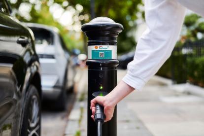 07_ubitricity_UK_Bollard_Chelsea_Shell_Recharge