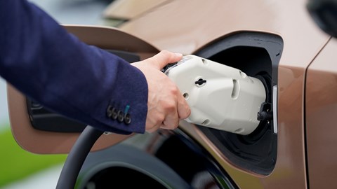 How much does it cost to charge a Nissan Ariya?